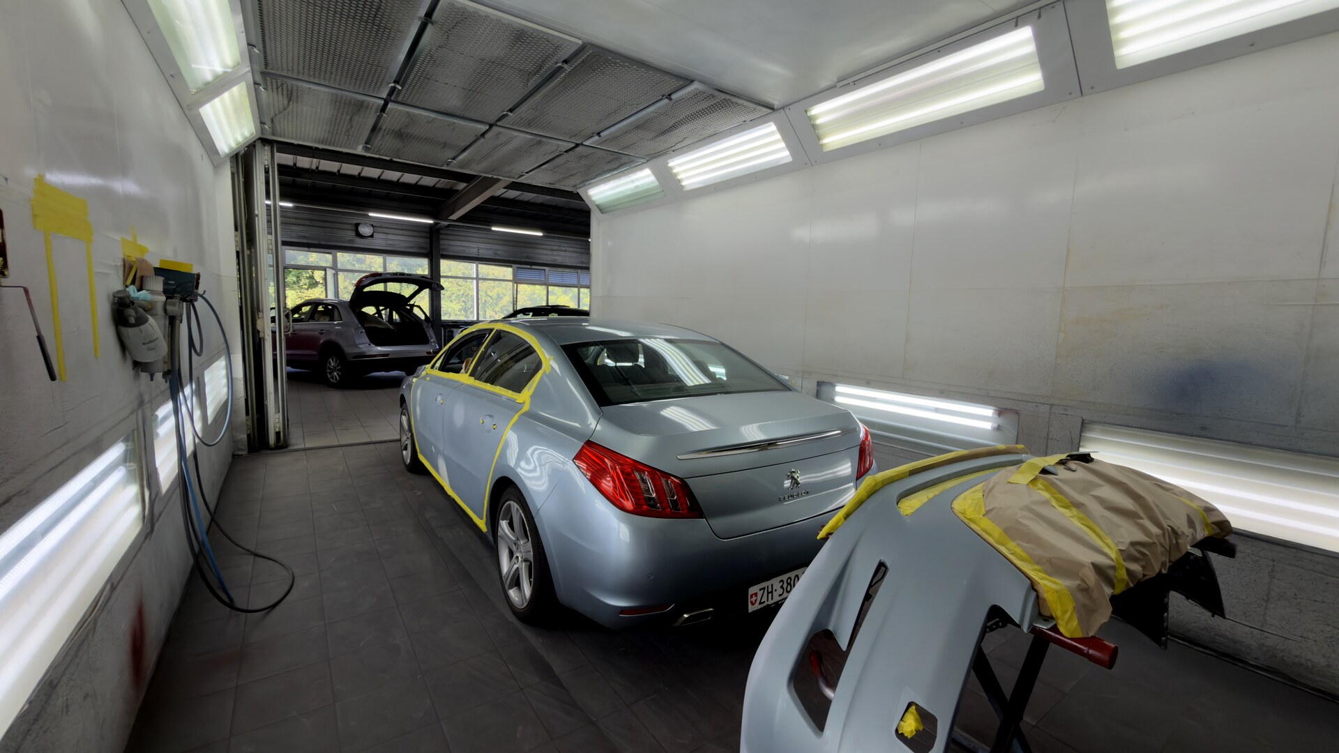 Carrosserie- und Lackarbeit in der Kabine